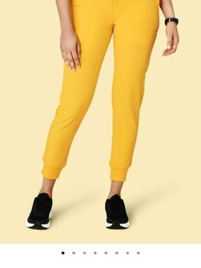 Mandala 9 Pocket Jogger Scrub Pants in Daffodil Yellow